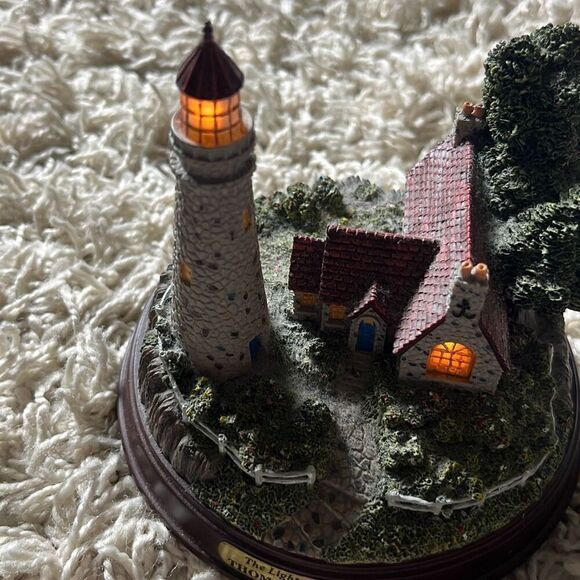 Vintage Thomas Kinkade "The Light of Peace" Lighthouse Figurine (Lights Up) - Picture 9 of 13